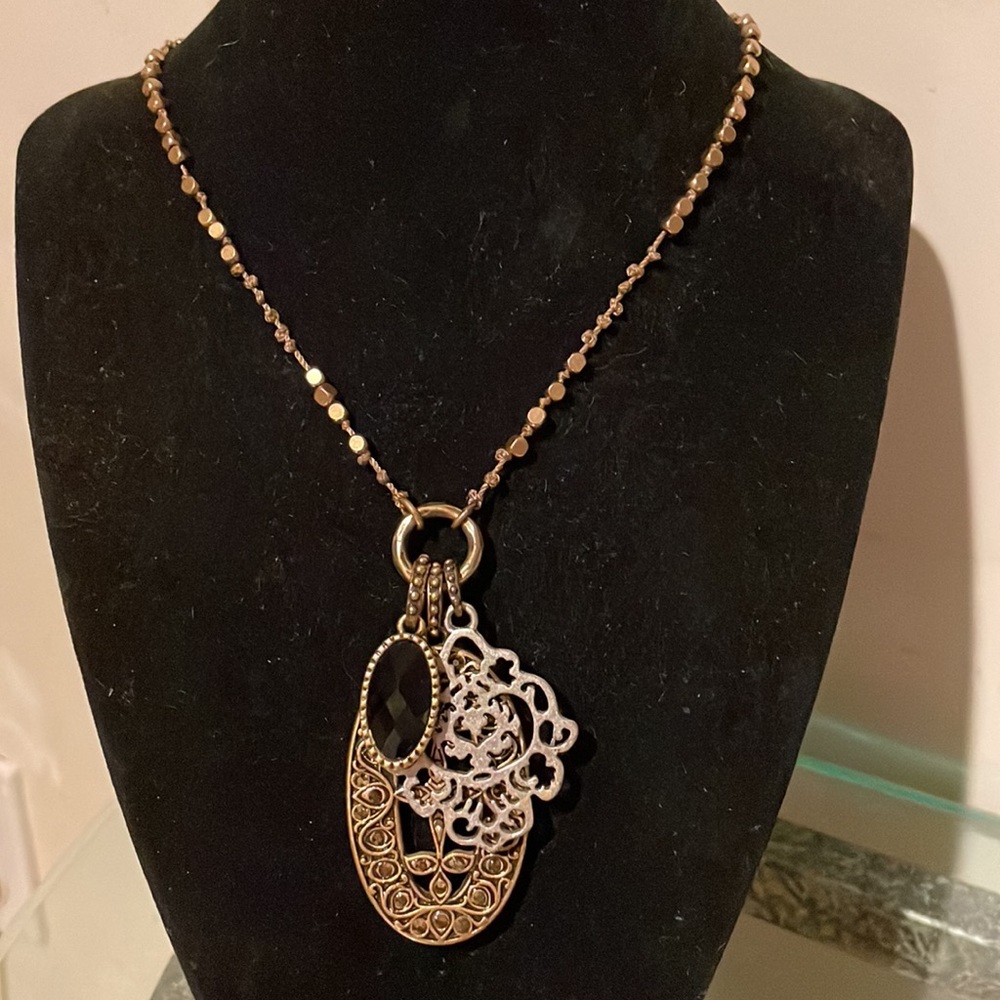 THREE CHARMS VINTAGE NECKLACE.
